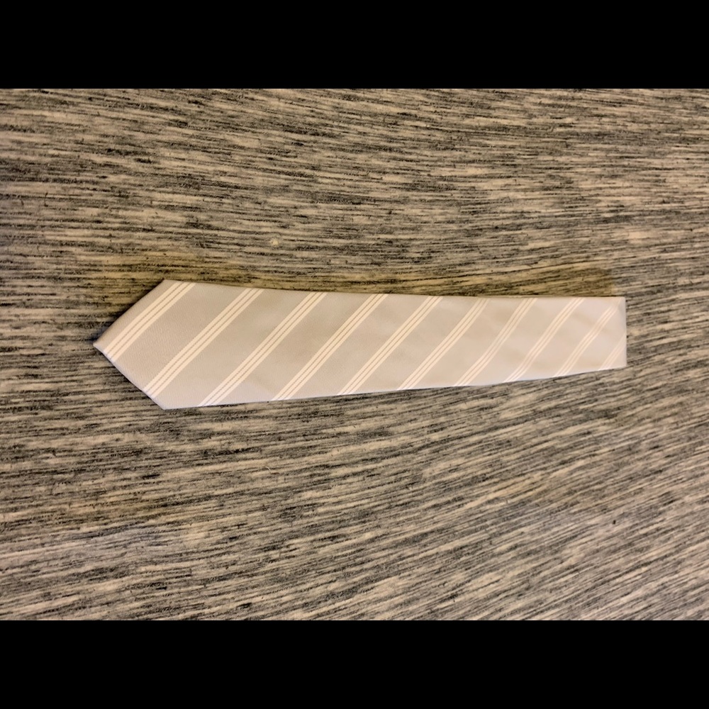 An Ivy White Tie 58”